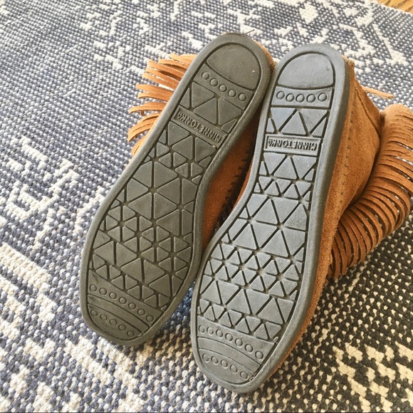 Minnetonka Tan Suede Fringe Booties US 6 - Picture 5 of 7